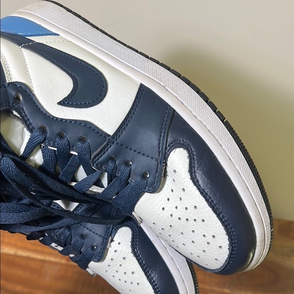 Nike Air Jordan Blue and White High-Tops, Women’s 7 - Picture 3 of 8